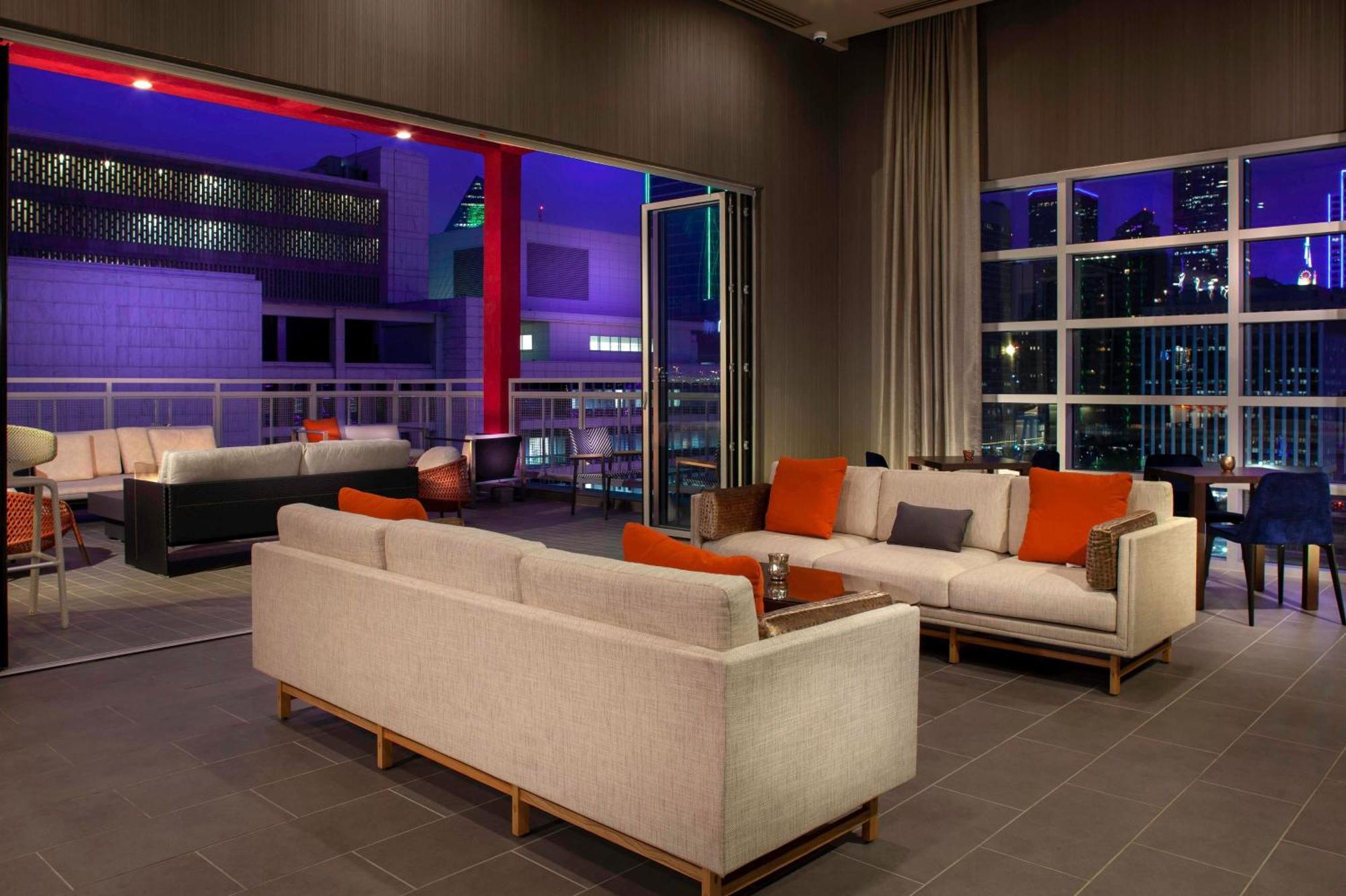 Courtyard By Marriott Dallas Downtown/Reunion District Εξωτερικό φωτογραφία