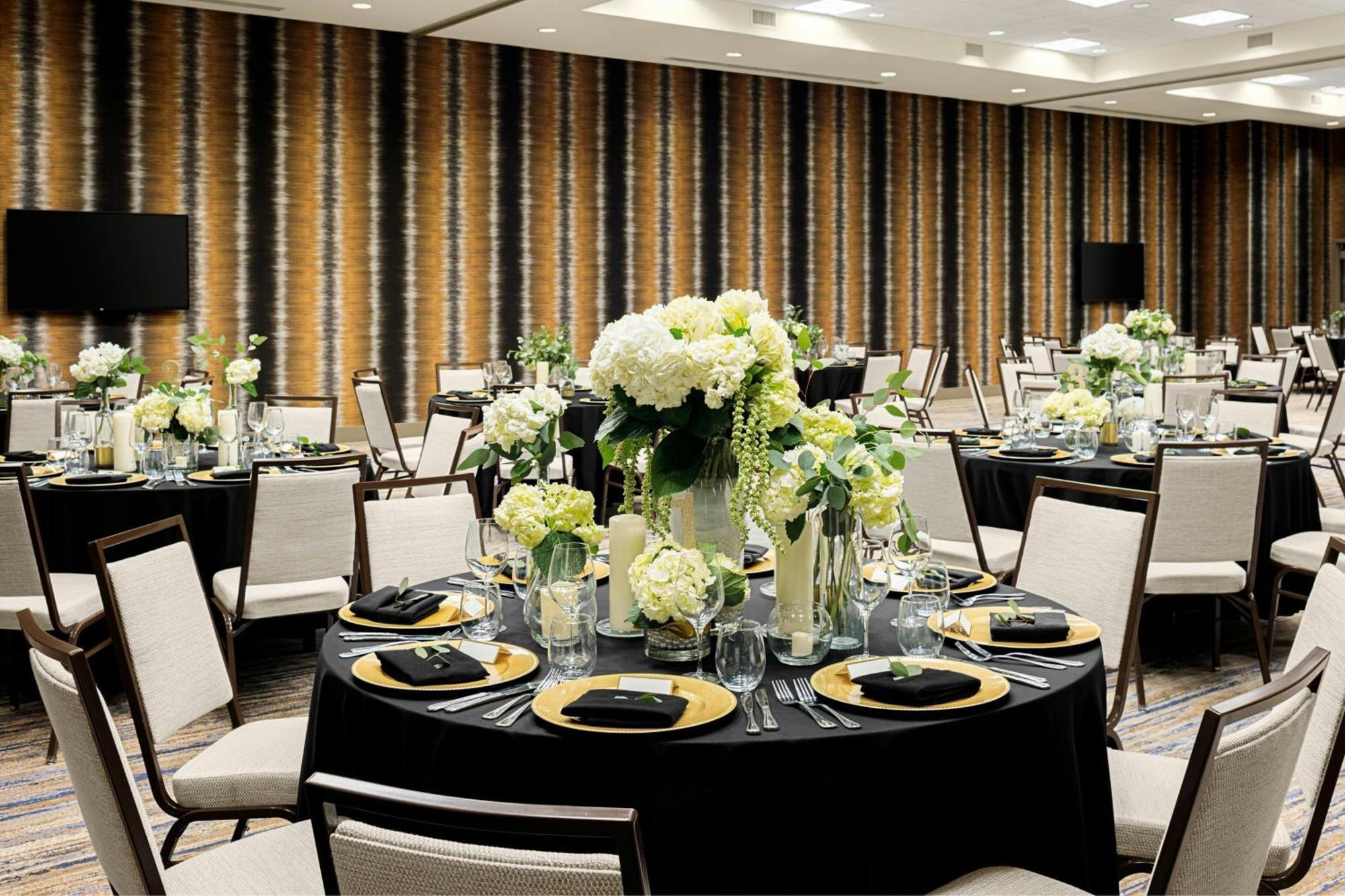 Courtyard By Marriott Dallas Downtown/Reunion District Εξωτερικό φωτογραφία
