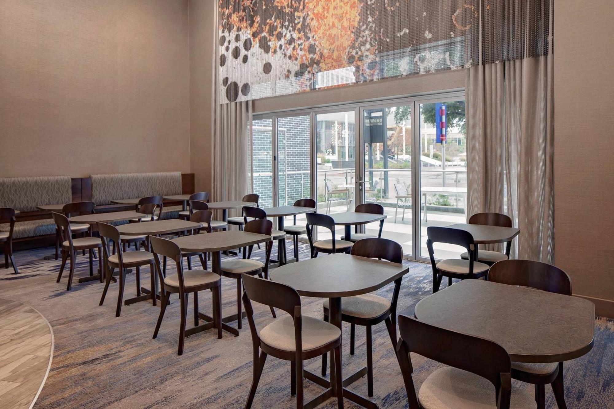 Courtyard By Marriott Dallas Downtown/Reunion District Εξωτερικό φωτογραφία